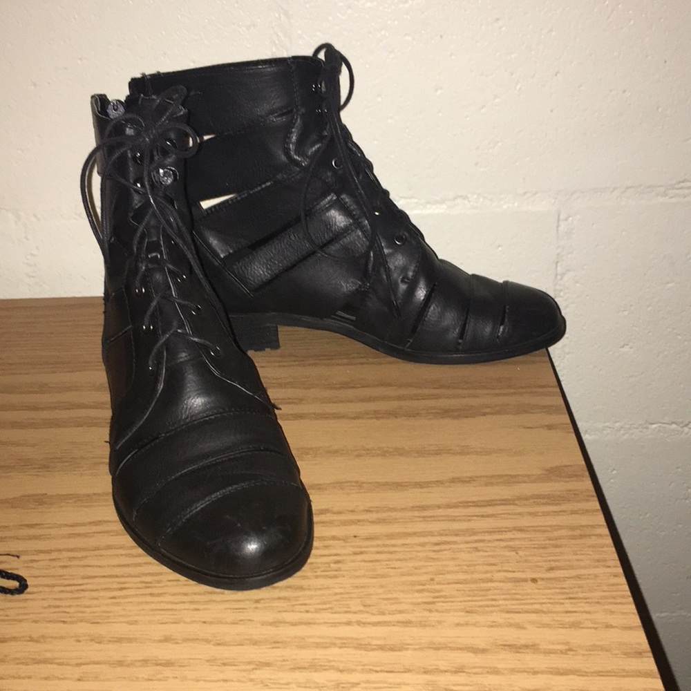 Tobi boots size 7.